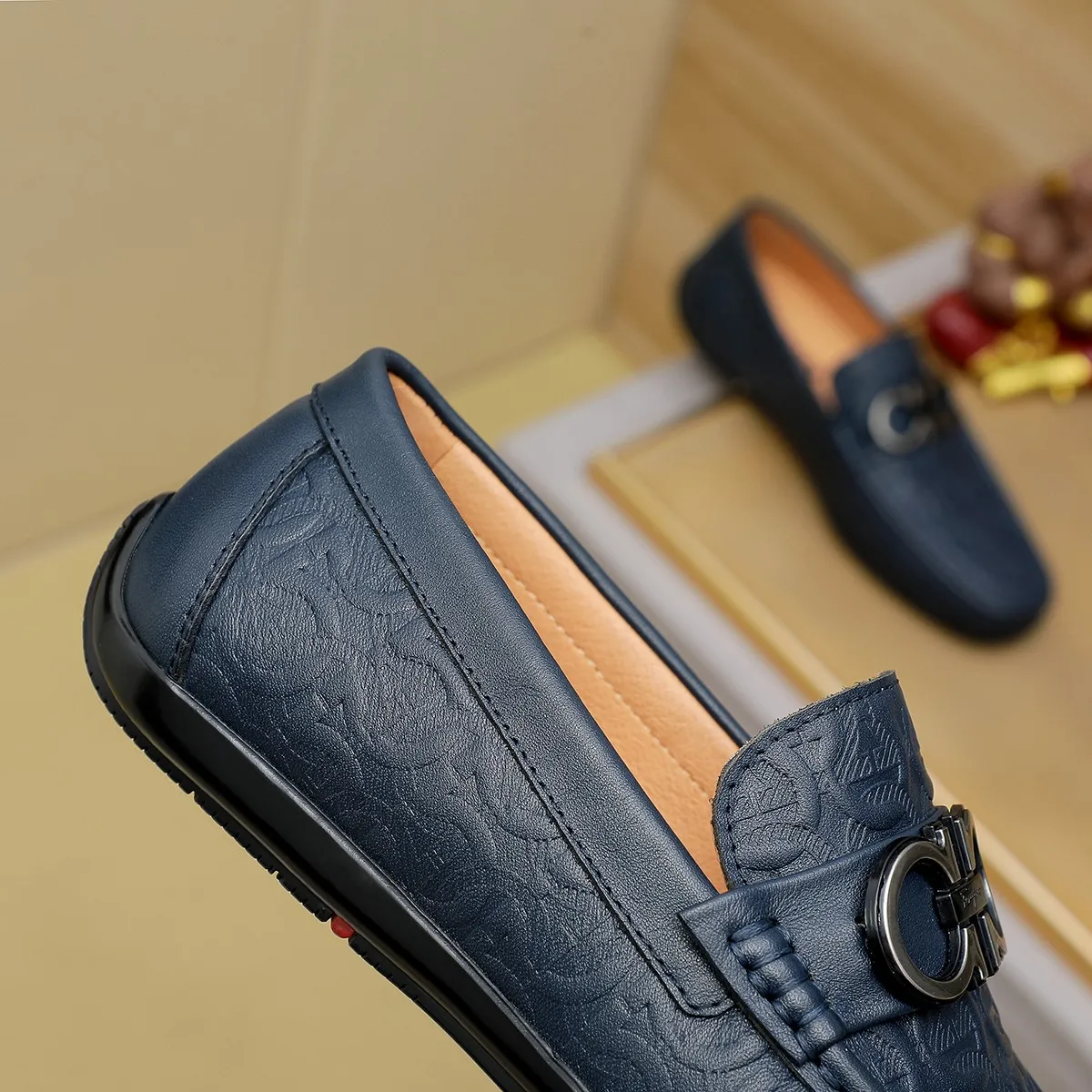 Men's shoes 💰360 🕷🕷【Ferragamo】Ferragamo Popular fashionable casual slip-on shoes🇨🇳Official website counter 1:1 production, original mold opening💯Good quality visible, imported high-end first-layer calfskin, luxurious pigskin lining🌿Very clear texture, high-quality waterproof, non-slip and wear-resistant outsole🎋High quality and low price, truly handmade🍓Color, code number 38-45